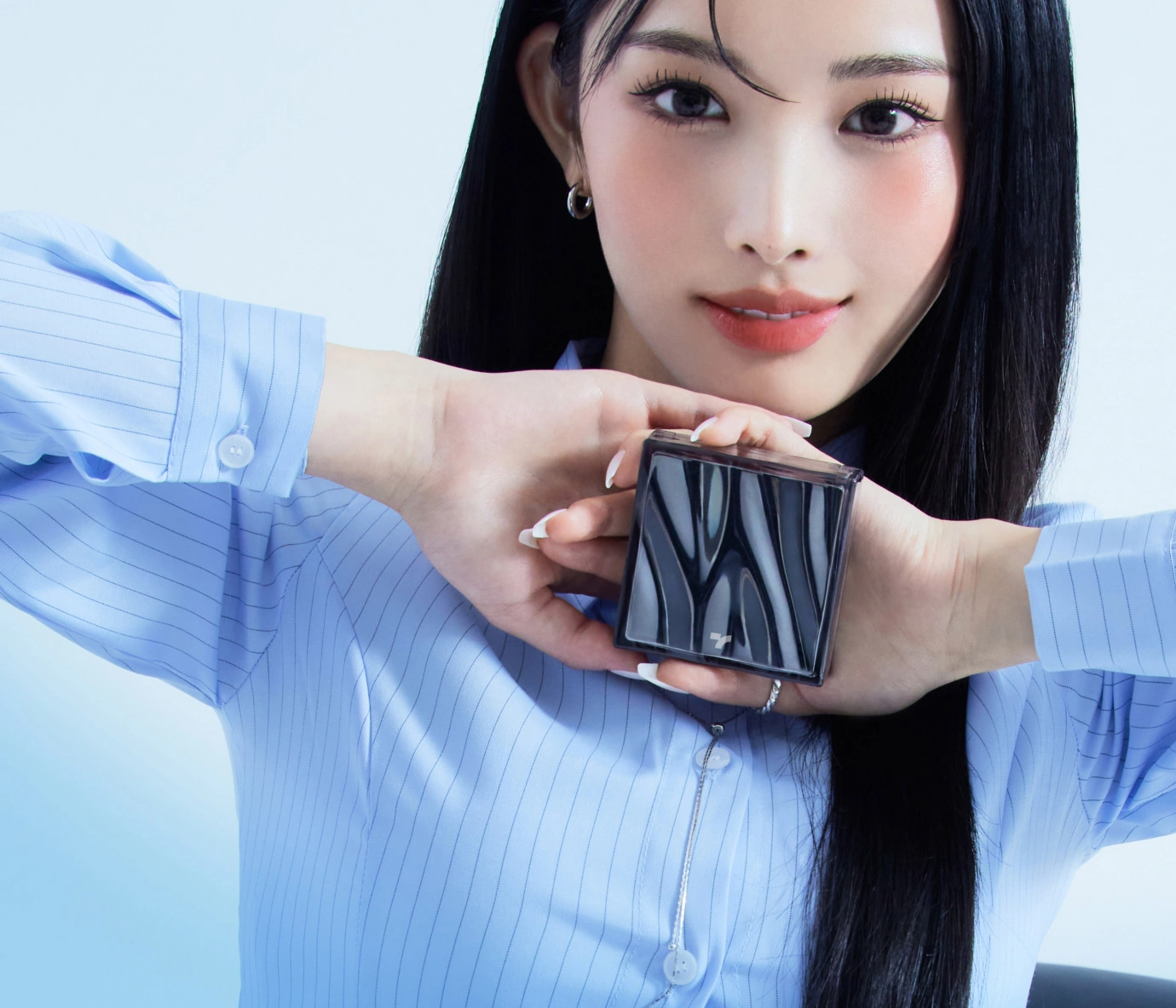 얇고 가벼운 
0.1겹 세미 매트 쿠션✨