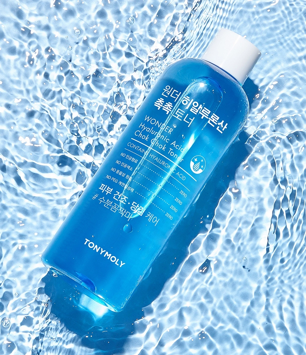 원더 히알루론산 촉촉 토너 연출 이미지